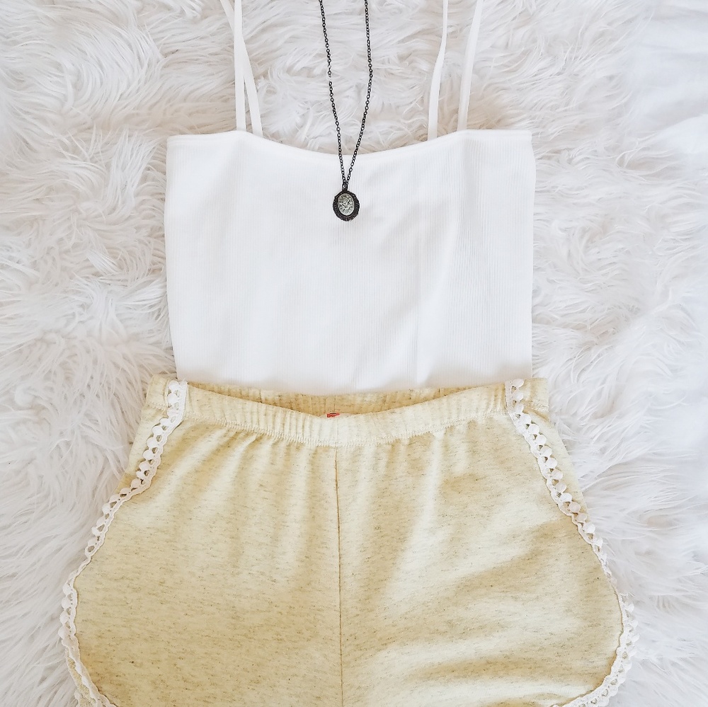 Urban Outfitters Flower Pendant Necklace - Picture 2 of 5